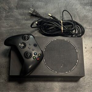 Microsoft 1TB Xbox Series S Black (MFR AUG 2023) Wireless Controller & 2 Cables